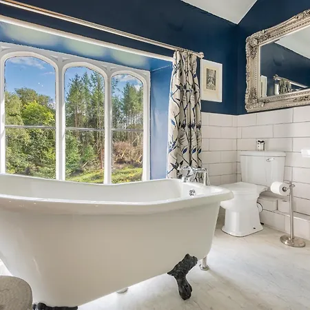 Danes Court House * Bowland Bridge